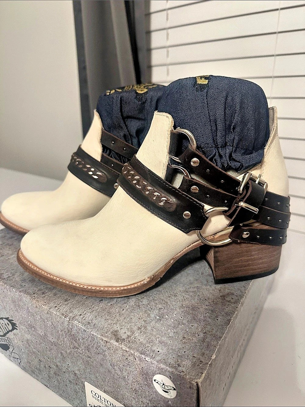 Freebird by Steven Colton Western Ankle Boots Cream US 11